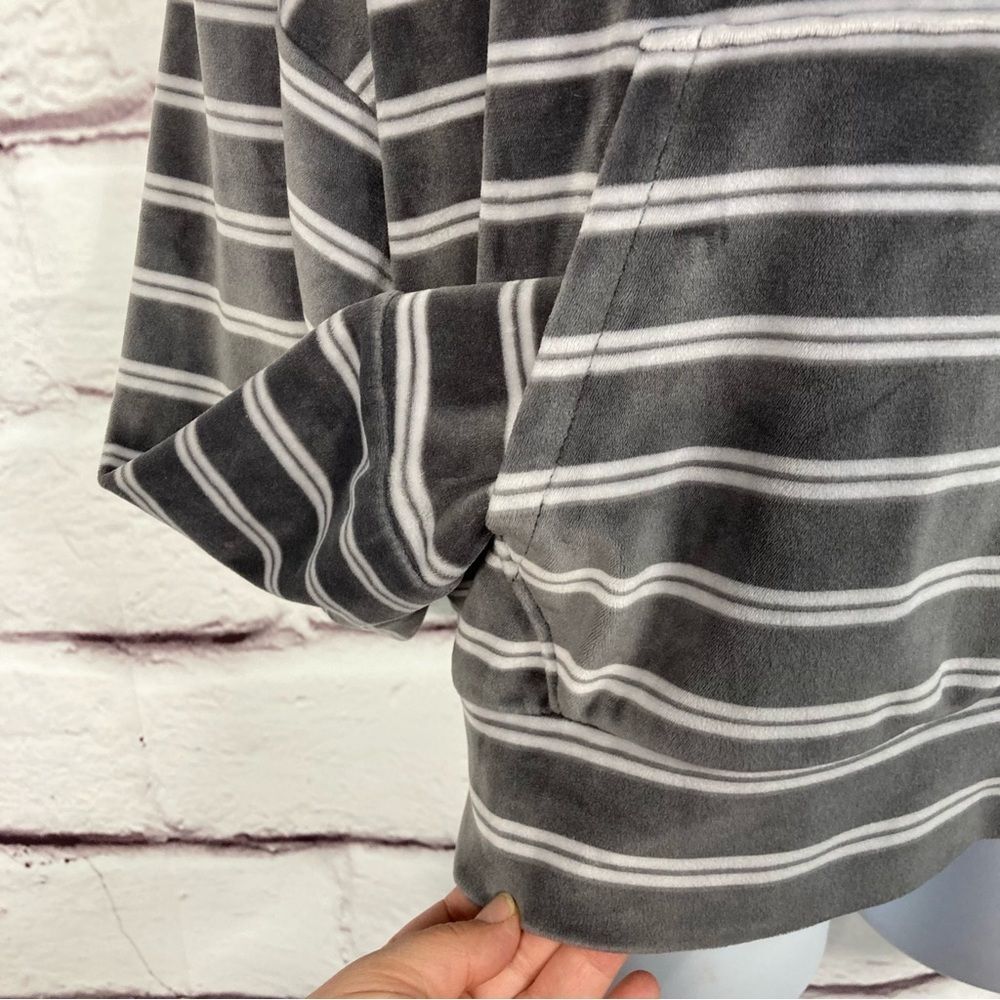 American Eagle Gray and White Striped Velour Hoodie SZ M Kangaroo Pocket - Picture 7 of 13